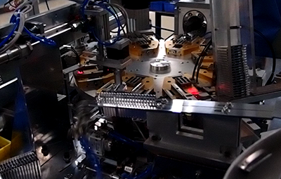 金屬背蓋自動供料+激光焊接